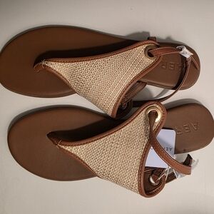 AEROSOLES Women's Tan and Brown Sandals